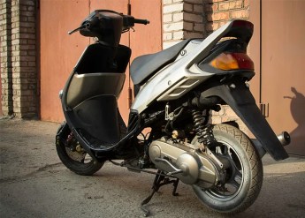 Suzuki Sepia ZZ сзади Suzuki Sepia ZZ сзади